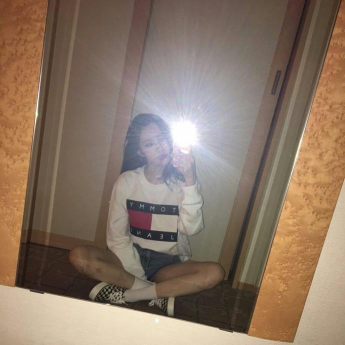 Bu sweatshirt hangi marka? Nereden bulabilirim?