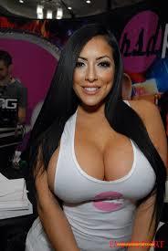 hangı  p*rno yıldızı daha guzel sexy ve dıkkat cekıyor?
