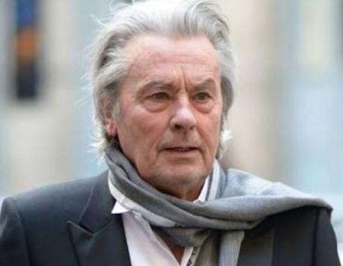Ohaa sizce de Alain Delon, günümüzde yakıșıklı denilen erkeklerden daha yakıșıklı degil miymiss gencliginde?