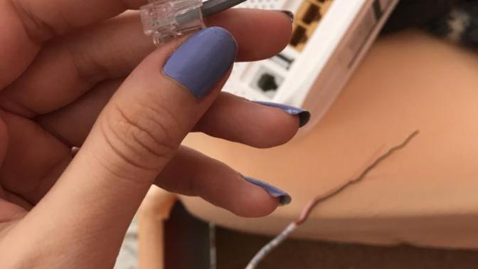 Arkdaşlar modem yere düştü ve sanırım bu ikisi bağlydı koptu net gitti geri ikisini bgladm olmuyor  bir  fikri olan nasl yapmam grek?