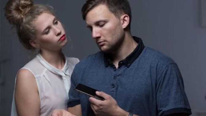 Sevgiliniz, sürekli telefonla oynamanıza sinirlenip size "telefonun mu yoksa ben mi" diye sorsa buna ne cevap verirdiniz?