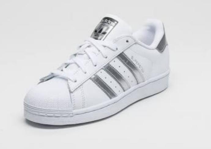 Adidas superstar?