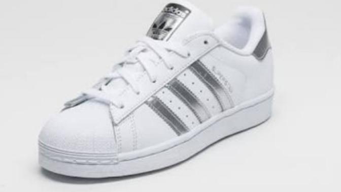 Adidas superstar?