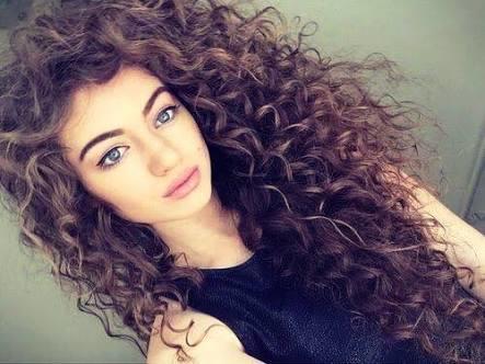 Kıvırcık saçlı olupta çirkin olan kız niye hiç yok 😒?