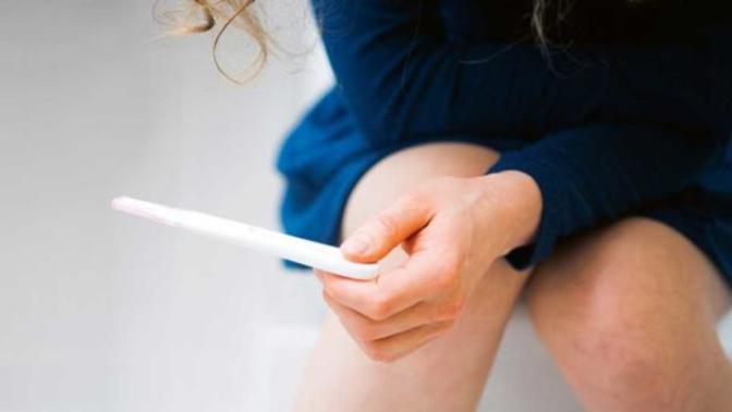Vajina girişine boşalınca gebe kalınır mı? Sperm vajinaya bulaşırsa gebe kalınır mı?