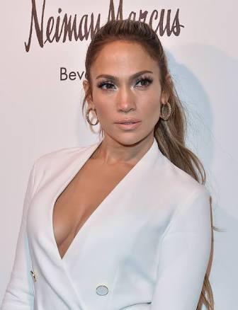 Jennifer Lopez ne yiyip içiyor da 48 yaşında bu kadar iyi görünmeyi başarıyor dersiniz?