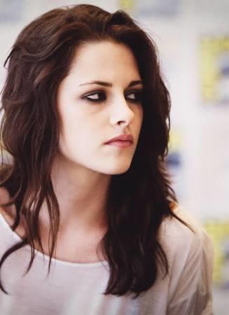 Kristen Stewart soğukluğu sizce itici mi çekici mi fotoğrafa bakın?