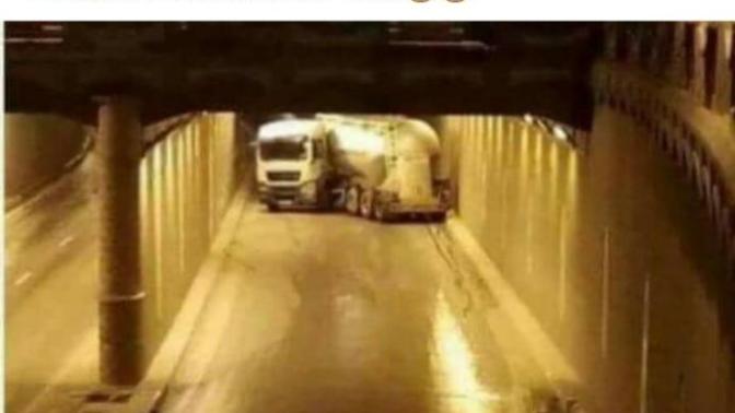 Kaptanın iyisi gemiye arkadan bakarmış... Kızlarda erkeğin arkasından totosuna bakıyor mu 👀 ?
