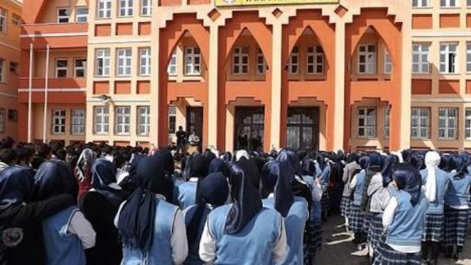 İmam Hatip lisesine giden bütün kızlar kapalı mı olmak zorunda?