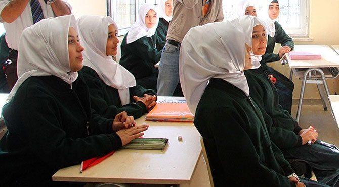 İmam Hatip lisesinde kız erkek karışık mi sınıfta?