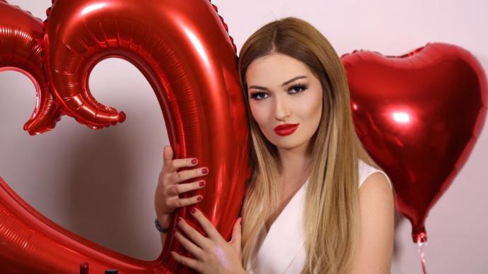 Danla Bilic'i beğeniyor musunuz? Güzel mi sizce?