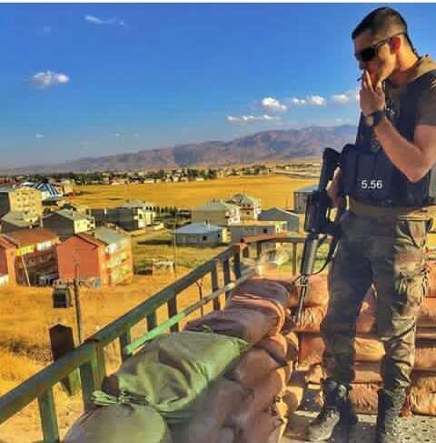 Neden bu kadar çok yakışıklıĺar?