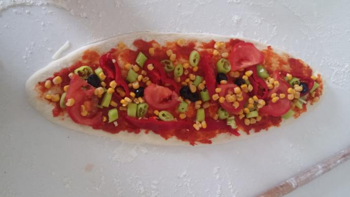 Kızlar, Pizza yaptım. Sizce nasıl olmuş?