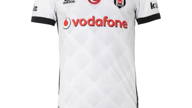 Hangi BJK forması daha güzel?