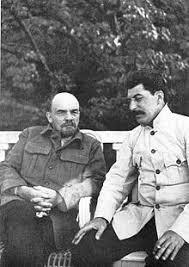 Insanlığa Lenin mi daha faydalı olmuştur Stalin mi? 