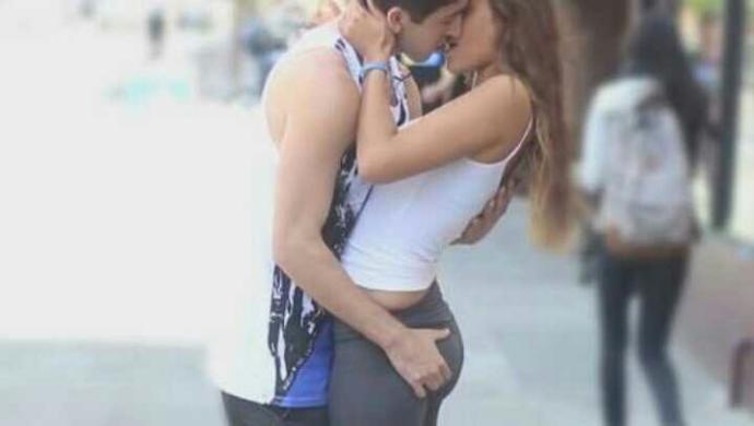 Kissing prank'ın yerinde olmak istermiydiniz yani öpüşen adam😀??