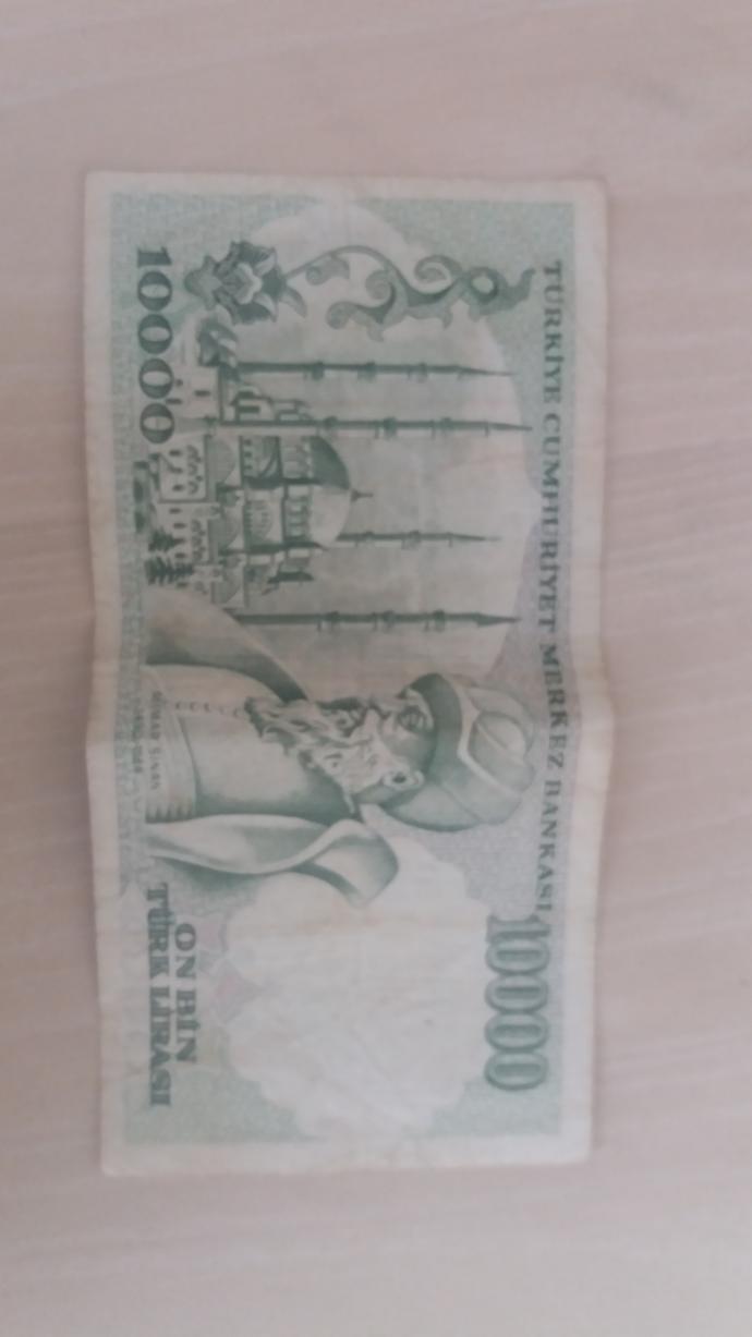 Arkadaşlar elimde 4 eski para var sizce merkez bankasına mi yoksa koleksiyonerlere mi satayım?
