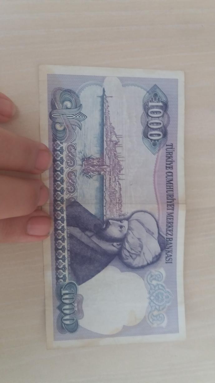 Arkadaşlar elimde 4 eski para var sizce merkez bankasına mi yoksa koleksiyonerlere mi satayım?
