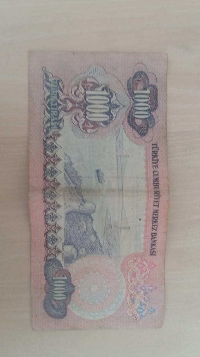 Arkadaşlar elimde 4 eski para var sizce merkez bankasına mi yoksa koleksiyonerlere mi satayım?