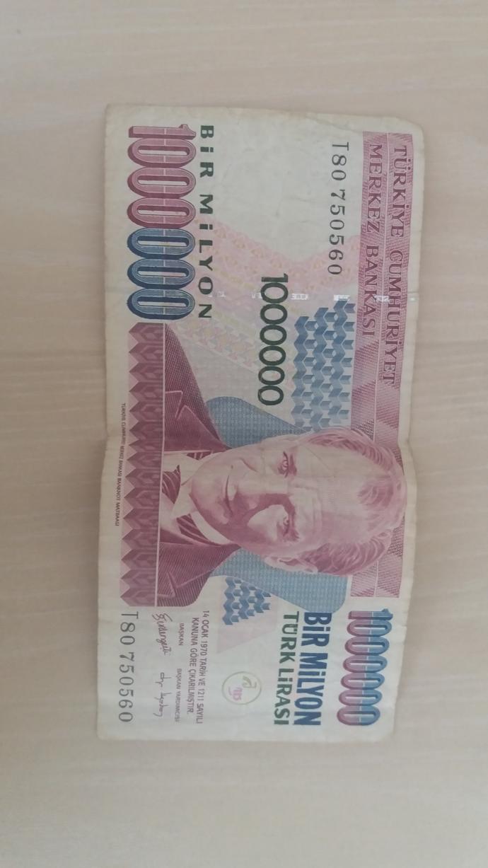 Arkadaşlar elimde 4 eski para var sizce merkez bankasına mi yoksa koleksiyonerlere mi satayım?