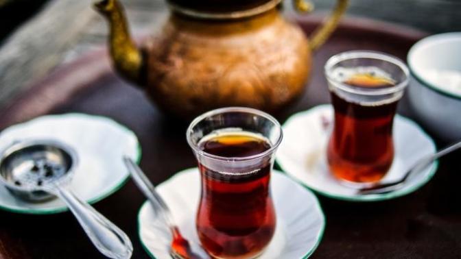 Dostlarla koyu bir sohbet halindeyken size eşlik eden çay mıdır kahve midir?