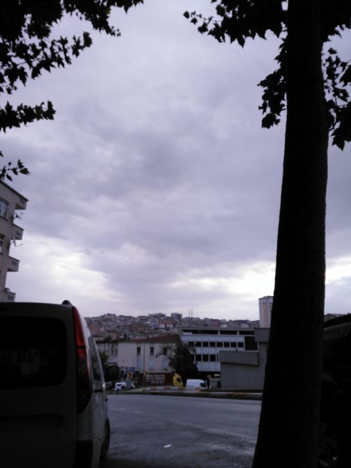 Kapalı ve yağmurlu havaları seven bir ben miyim? Kimse mutlu hissetmiyor mu böyle havada?