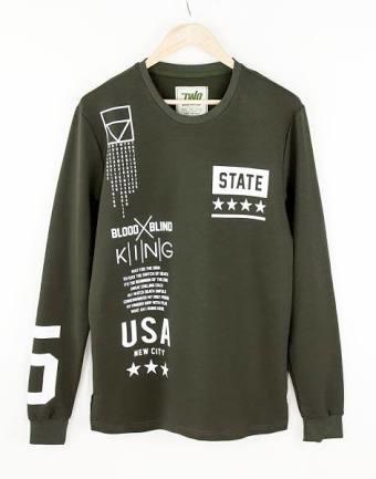 Resimdeki sweatshirt lerin hangi rengi herşey ile uyumlu olur? 
