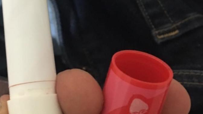 Pantolonun cebine neden çilekli ruj 💄 konur?
