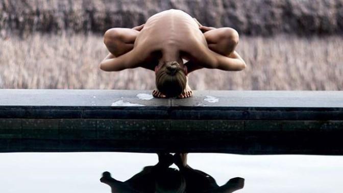 İnstagram'da hızla yükselen çıplak yoga akımı felsefesi: 'Çıplaklık' sadece aynalar önünde seksi pozlar vermek midir?