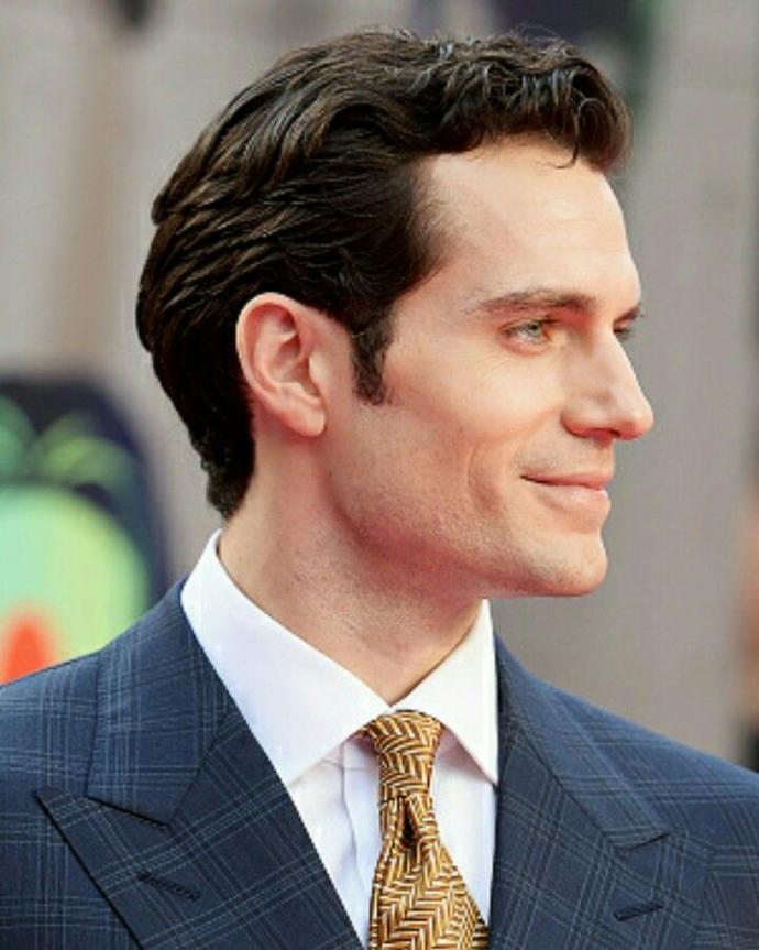 Kızlar, Henry Cavill Mi Christian Bale Mi Hangisi Daha Yakışıklı ??