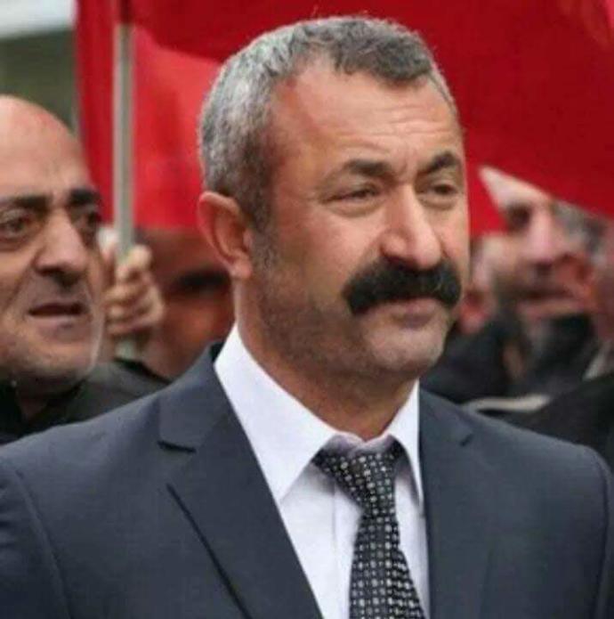 Milliyetçi biriyim ama şu Tunceli'nin komünist belediye başkanı Türkiye'yi yönetse nasıl olur diye merak ediyorum. Ya siz ?