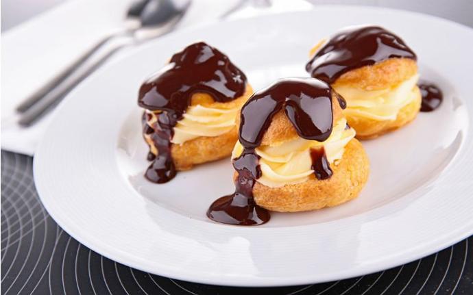 Tiramisu mu profiterol mu?