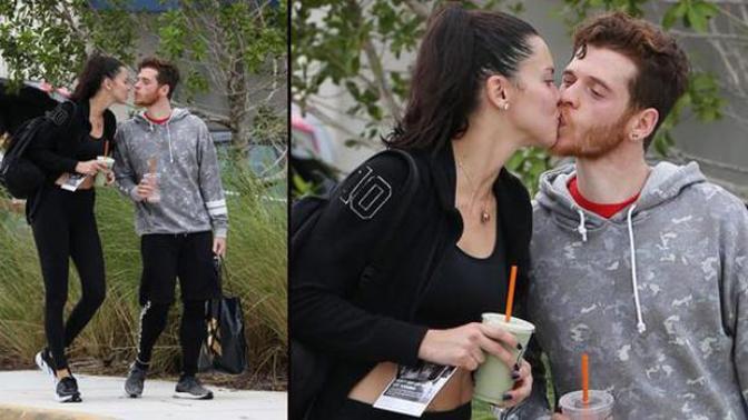 Son yılların en kötü öpüşmesi çünkü; Sen Metin Hara'sın, karşındaki de Adriana Lima. Neden zoraki öpüşüyorsun?
