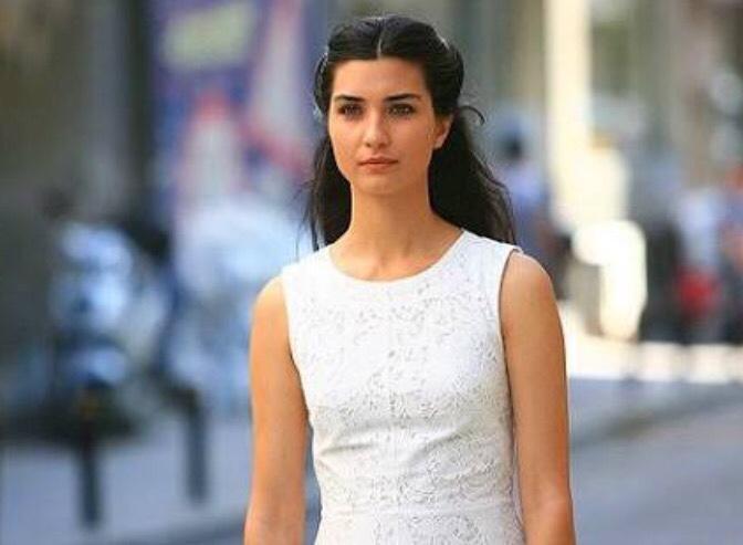 Göğüsleri olmayan(0 beden)   bir  kızla evlenir misiniz?