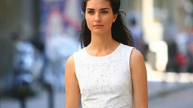Göğüsleri olmayan (0 beden)  bir  kızla evlenir misiniz?