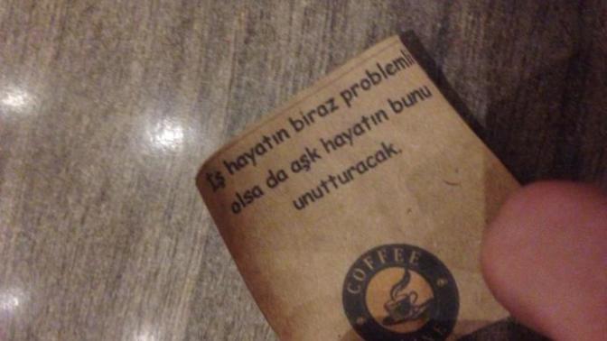 Kahvenin yanında çikolata sanıp heyecanlandığım sonradan tam da şuanı gösteren şaşkınlıkla okuduğum fal , fallara inanır mısınız?