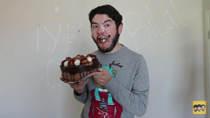Atakan ozyurt a asik olan var mı yolayim bir guzel sgsgs cok hoslaniyorum yaaa 😂😂 sizce de yakisikli ve komik değil mi?