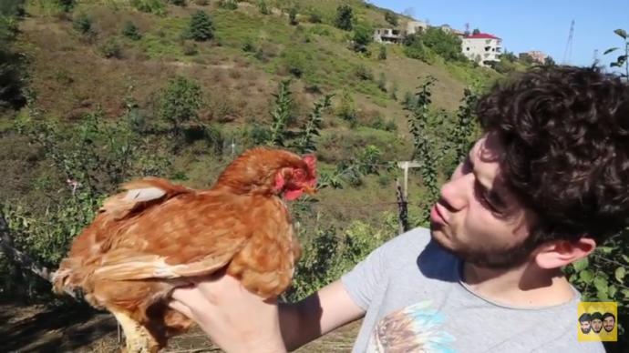 Atakan ozyurt a asik olan var mı yolayim bir guzel sgsgs cok hoslaniyorum yaaa 😂😂 sizce de yakisikli ve komik değil mi?