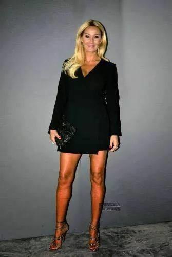 Sizce seksi olmak için sarışın ve uzun bacaklı mı olmak gerek?