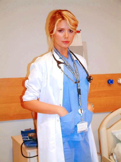 Doktorlar dizisindeki en cok begendiniz rolunu guzel oyniyan Bence Ela, zenan, Arslan, Fikret, hasan?