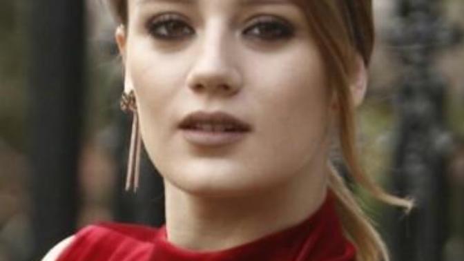 Gizem karaca silik bir tip mi? Ve birde sizce seray kaya mi guzel gizem karaca mi (bu soruyu anketten cevaplayabilirsiniz?