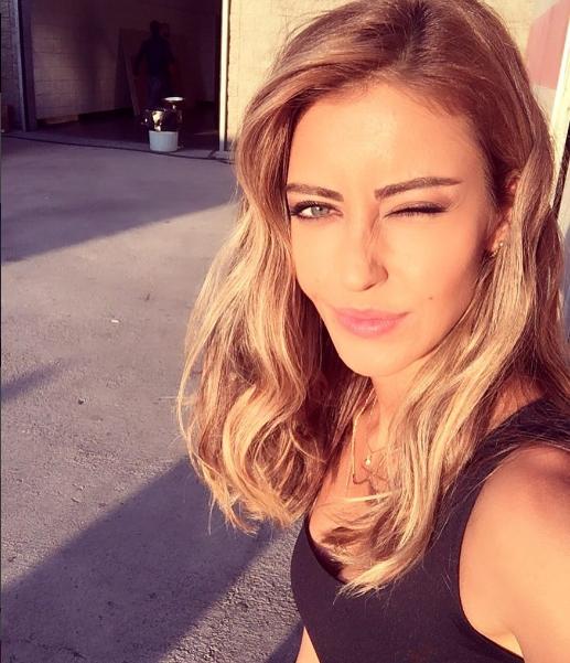 Türkiye' de bundan güzel kadın var mı :/ ?