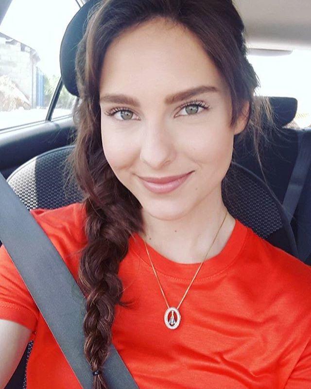 Öykü Karayel mi Jessica May mı Sizce?