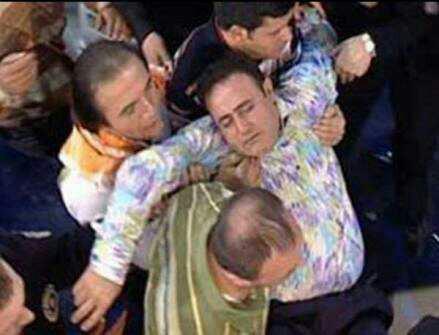 Dün belimdeki saçımı omzunda kestim. Sizce düzgün kesebilmiş miyim?