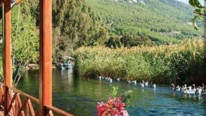 Kim benle manzara eşliğinde kahvaltı etmek ister?