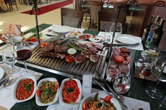 Eşiniz "Kalk benim canım mangal çekiyor" dese ne yaparsınız?