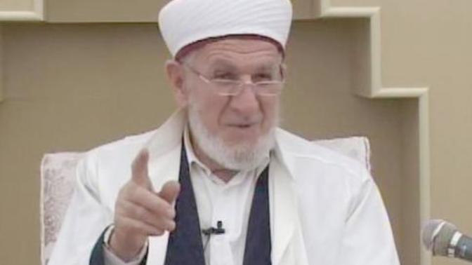 İlahiyatçı Prof. Dr. Cevat Akşit "Soyunmadan seks yapın" dedi. Bu konu hakkında ne düşünüyorsunuz?