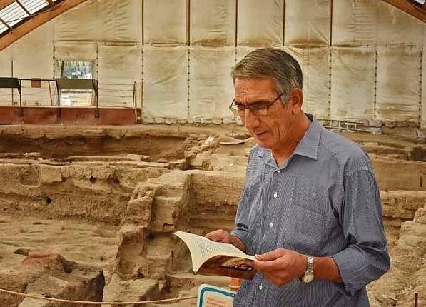 İlkokul mezunu bekçinin yazdığı kitap ABD'de ders kitabı oldu. Sizin böylesine başarı hikayeniz var mı?