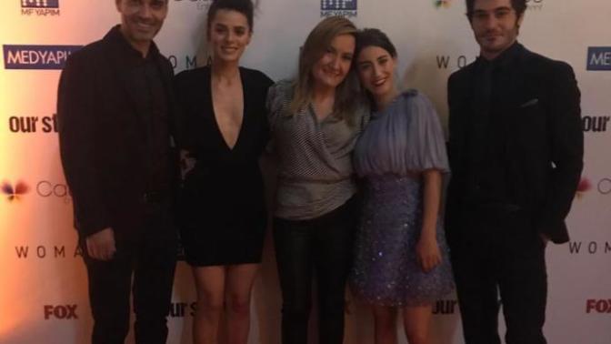 Hazal Kaya'nın da ozgeninde boyları Google'da 160 yazıyor sizcede saçma degilmi aradaki fark belli?