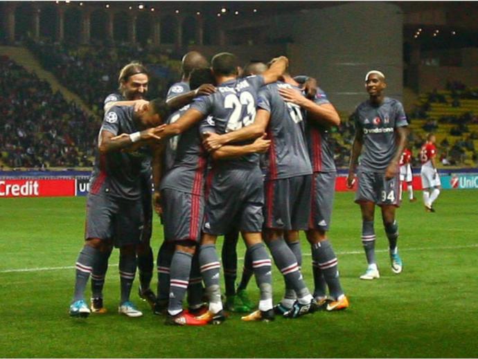 Şampiyonlar ligindeki tek temsilcimiz Beşiktaş deplasmanda Monaco'yu 2 1 yenerek 3'te 3 yaptı. Büyük bir alkışı haketmiyolar mı?